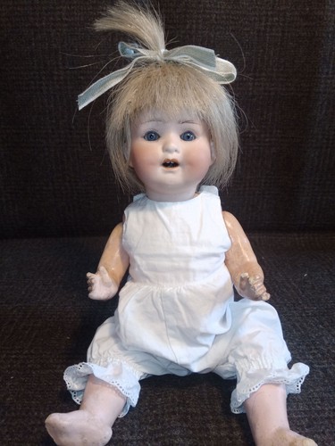 Kleine niedliche puppe heubach - kleine,