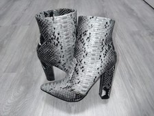 High Heel Stiefelette Givova Blockabsatz 38  Schwarz Weiß Schlangenprint Neu Top