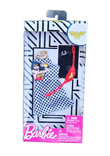Barbie Puppe Mattel Wonder Woman Outfit Punkte Druck Kleid & Bum Tasche Box Set