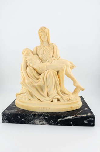 Pieta figur auf sockel - sockel,
