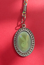 Amulett ,Metall mit Bunny, hellgrün ,neu aktuell,mit Halsband.Amulett 3 x 2,5 cm