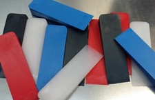 22 rote Kunststoffkeile