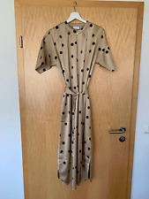 hm- Coster Copenhagen - Kleid midi wadenlang gold mit schwarzen Punkten - Gr. 38