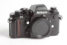 Nikon F3 Gehäuse Body Black analoge SLR 35mm Kamera mit Nikon Prismensucher