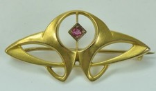 Nadel Brosche mit Rubin