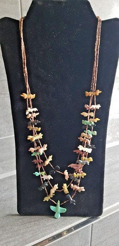 Collier geschnitzte