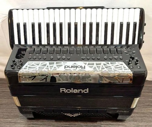 Roland v akkordeon - roland, fr-8x