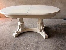 Robuster ausziehbarer Esstisch