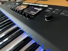 Native Instruments Komplete Kontrol S61 Mk2 Keyboard  OVP