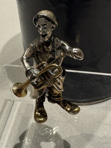 Silberclown mit trompete - mit,