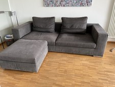 Sofa (Who’s perfect) mit Hocker in dunkelgrau, sehr gut erhalten