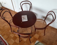 Thonet 4 Stühle 214 mit Tisch