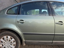 VW Passat 3BG original Tür hinten rechts LA6W Frescogrün Limousine Rohbau BJ01