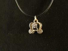 Kutsche Strass Anhänger mit Kette 24 Karat Vergoldet Loop Geschenk Charm Gold