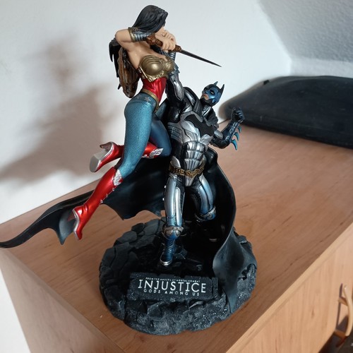 Injustice statue gods - gods, among
