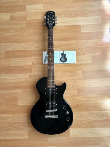 Schwarze elektrogitarre - schwarze,