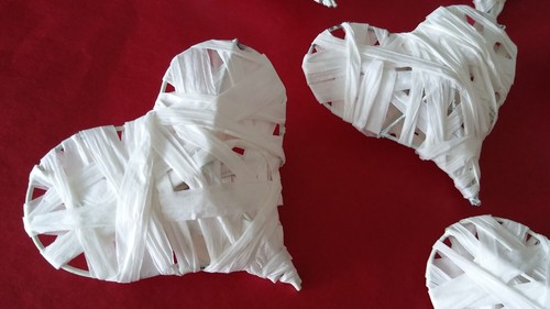 Weiße herzen gewickelt - 8,