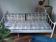 Metallbett 90x200, weiß, Matraze und 2 Rückenkissen, zu verschenken