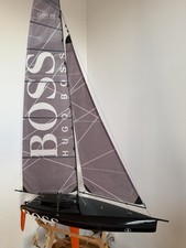 Segelbootmodell  IMOCA Hugo Boss mit Steuerung und Ladegerät
