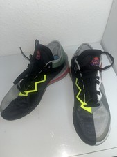 Nike LeBron 18 Low Bugs Bunny