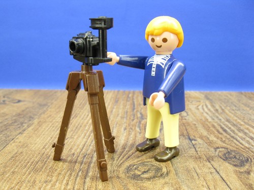 Fotograf mit kamera stativ - &,