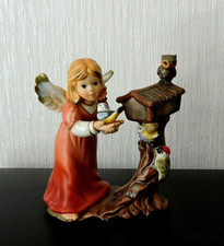 Goebel Engel am Vogelhaus mit