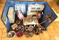 Puppenküche Puppenstube 2x Puppe Spielzeug bestückt SEHR ALT