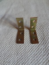 2 Eckwinkel je 4 Löcher 4 x 4 x 1,5 cm  (1 x unbenutzt; 1 x gebraucht)