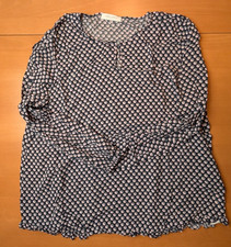 Schön gepunktetes Oberteil