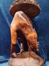 Sehr Alter Geschnitzter