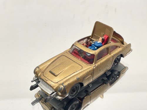 Corgi toys 261 aston martin - corgi,