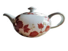 Alte Teekanne mit Deckel