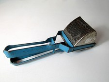 alte Kartoffelpüreepresse Volkskunst