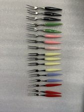 17 Stück Party Gabeln rostfrei 11 cm bunte Griffe 60er Jahre Cocktail Bowle Gabe