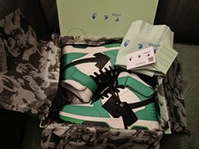 NEU Off White Out Of Office