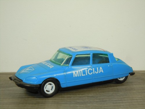 Citroen ds21 pallas - milicja,