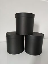 Große runde schwarze Box