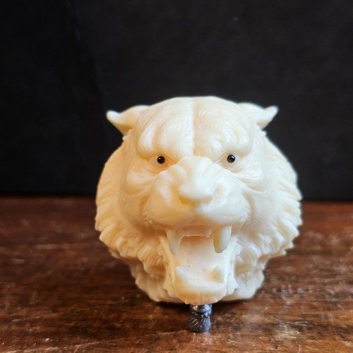 Netsuke löwe aus taguanuss - netsuke,