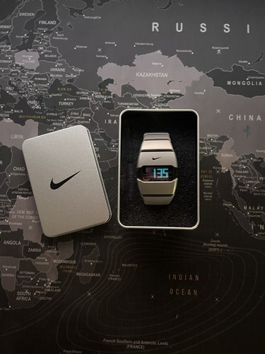 Nike line digitaluhr silber - d-line,