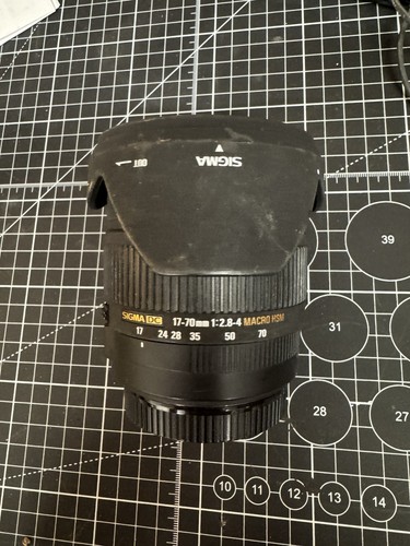 Sigma 70mm 8 - f/2.8-4, macro