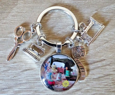 5 teilig Schlüsselanhänger Nähmaschine  hinter Acrylglas Schach Figuren