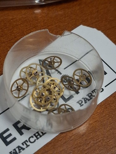 Seiko 224611 224 - -611, center