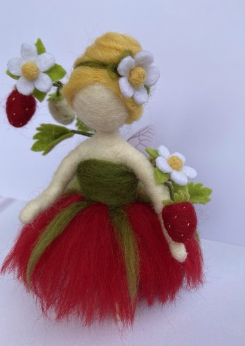 Erdbeer elfe handgefilzt - erdbeer,