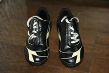 DIADORA CHUBASCO schwarz gelbe Fußballschuhe Multinocken Kunstrasen 31,5 NEU