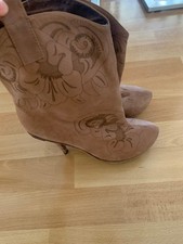 hohe Lederstiefel mit Plateau