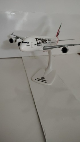 Emirates airbus a380 800 - emirates,
