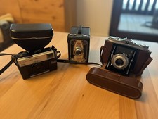 Konvolut Fotoapparat: Agfa Isolette I, Kodak 36 Instamatic, Bilora Synchro Flash