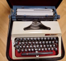 Daro Erika - 1970 - Schreibmaschine Reiseschreibmaschine - Typewriter im Koffer 