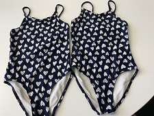 2 x H&M Mädchen Badeanzüge 110/116 dunkelblau mit Herzchen, Zwillinge, TOP