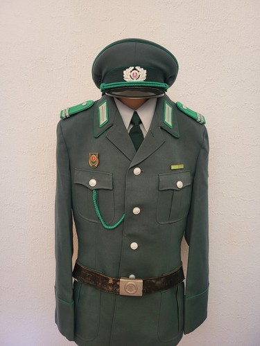 Ddr uniform der - uniform,